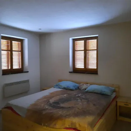 Zemljanka Villa Sentrupert (Dolenjska)