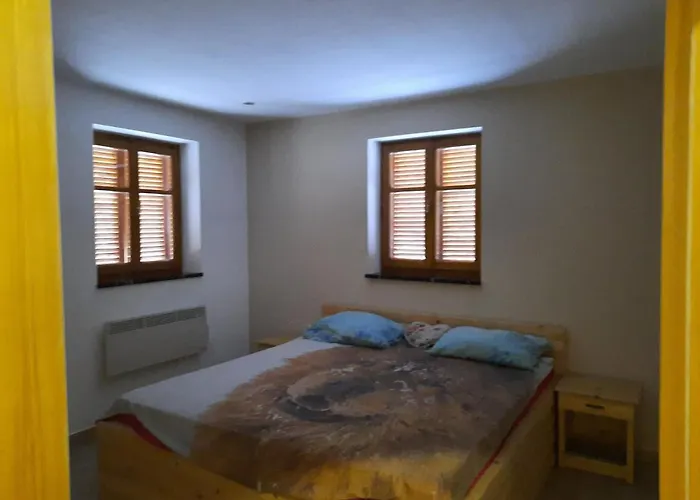 Zemljanka 빌라 Sentrupert (Dolenjska)